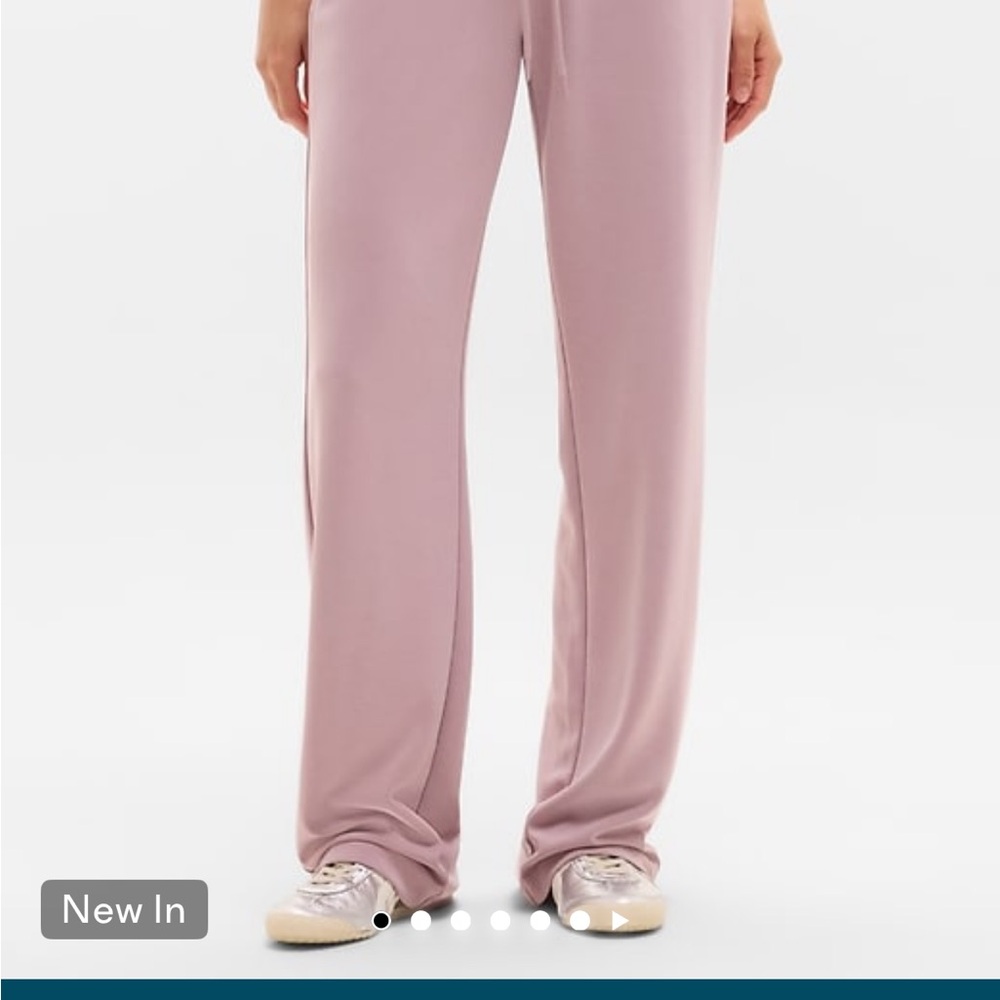 Athleta Seasoft Straight Leg Pant like new size M comfortable soft - Picture 3 of 3